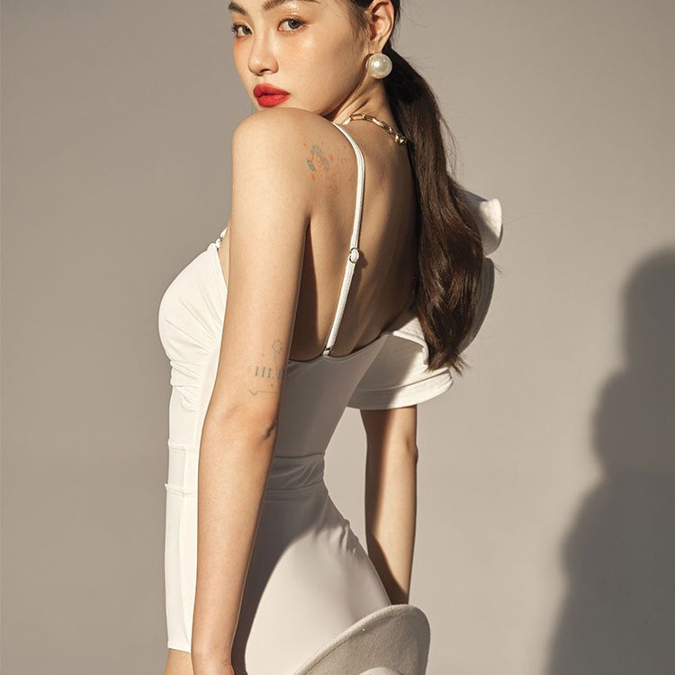 One shoulder large lotus leaf low necked vacation swimsuit