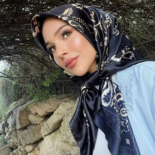 Beach head scarf perfect for any outdoor scene and can be worn in any season