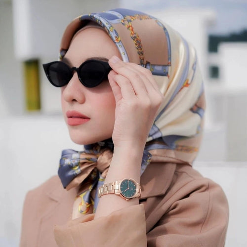 Beach head scarf perfect for any outdoor scene and can be worn in any season