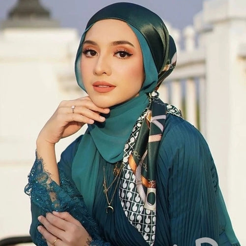 Beach head scarf perfect for any outdoor scene and can be worn in any season